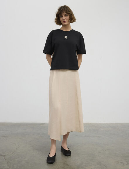 BGN WORKSHOP - ÇİÇEK NAKIŞLI ARKASI POPLİN KUMAŞ DÜĞMELİ TSHİRT