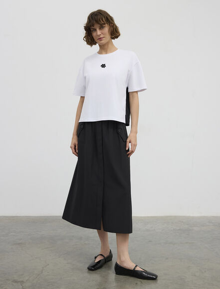 BGN WORKSHOP - ÇİÇEK NAKIŞLI ARKASI POPLİN KUMAŞ DÜĞMELİ TSHİRT