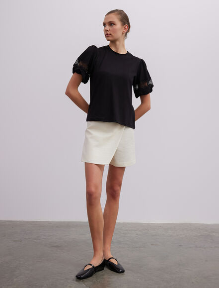 BGN WORKSHOP - Kolda Dantel Detaylı Pamuk Tişört BGN WORKSHOP - Kolda Dantel Detaylı Pamuk Tişört