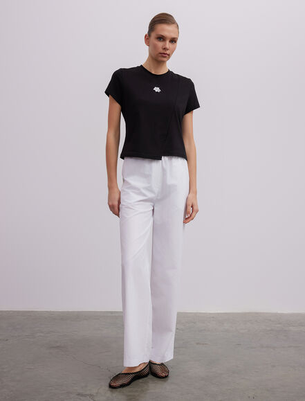 BGN WORKSHOP - Önünde Nakış Detaylı Asimetrik Pamuk Tişört