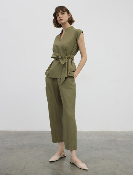 BGN WORKSHOP - PAMUK KARISIM SUS DIKISLI KEMERLI KOLSUZ BLUZ