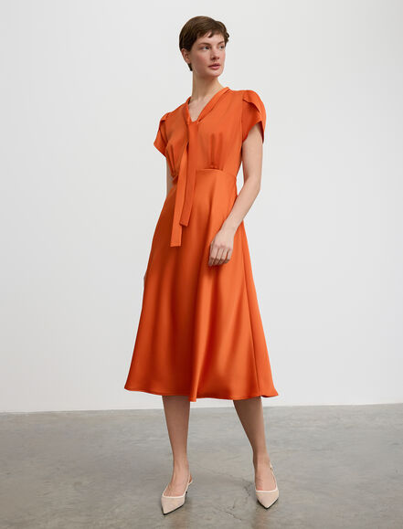 BGN WORKSHOP - Yakası Fularlı Saten Midi Boy Elbise